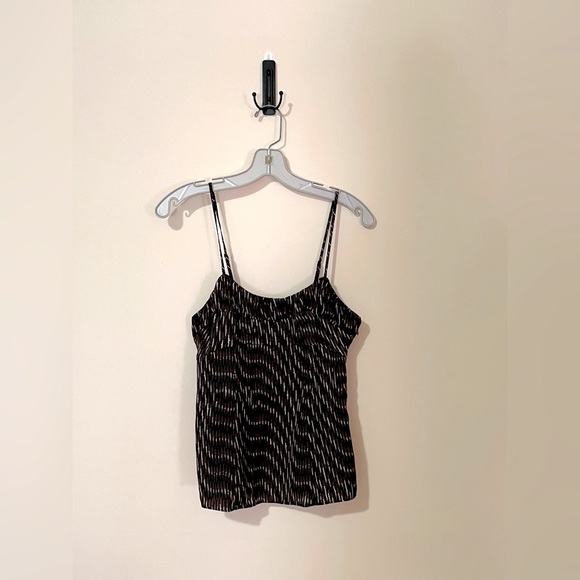 Banana Republic Blouse Perfect for Work or a Night Out! - Picture 3 of 4